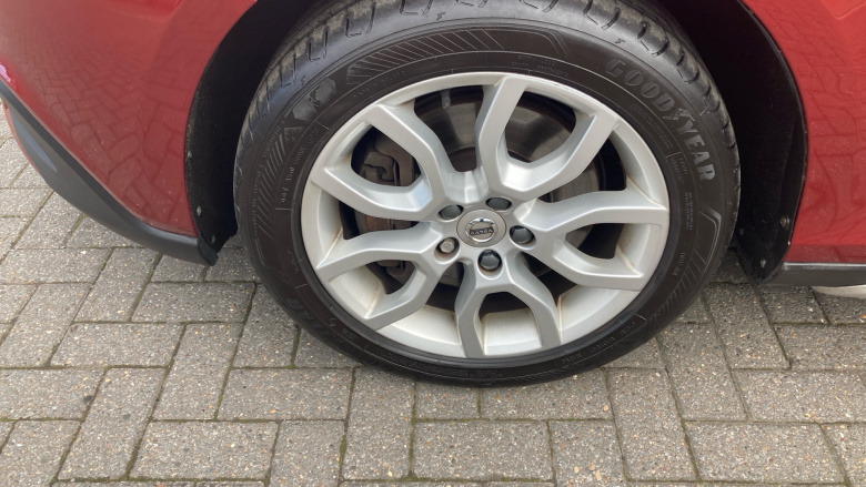 Volvo V40 T3 [152] Cross Country Pro 5dr Geartronic Petrol Hatchback